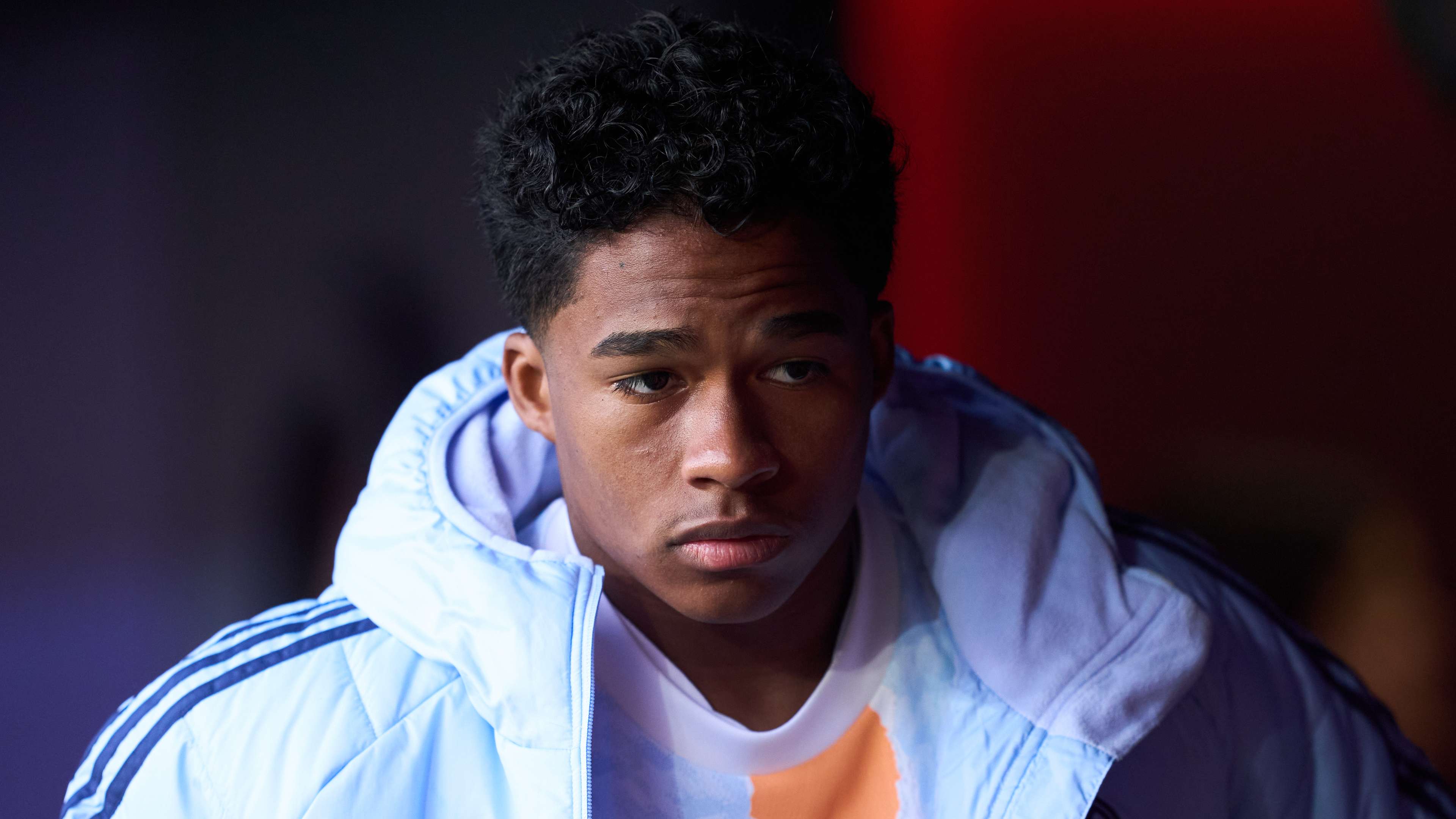 次歷史性的 次歷史性的